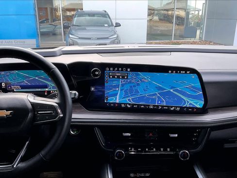 Certified 2025 Chevrolet Suburban Premier image 8