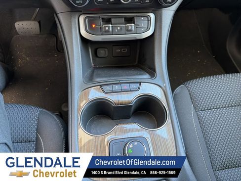 Used 2023 GMC Acadia SLE image 10