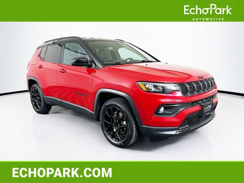 Used 2023 Jeep Compass Latitude AWD/4WD image 1