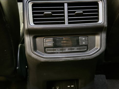 Used 2025 Volkswagen Atlas SE image 26