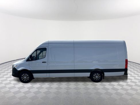 Used 2024 Mercedes-Benz Sprinter 2500 image 8