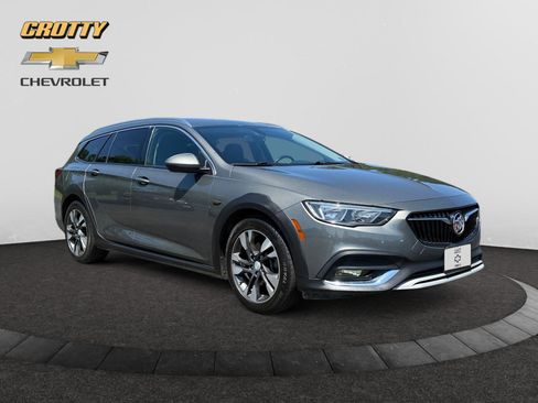 Used 2018 Buick Regal Essence w/ Sights and Sounds Package AWD/4WD image 7