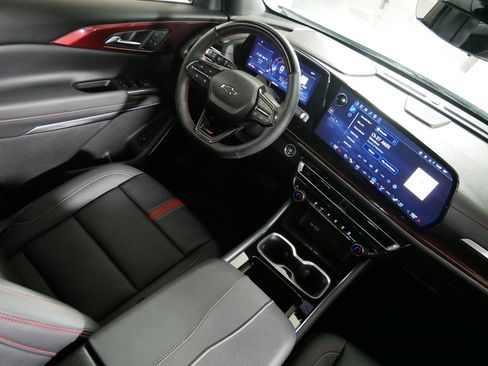 Used 2025 Chevrolet Traverse RS AWD/4WD image 9