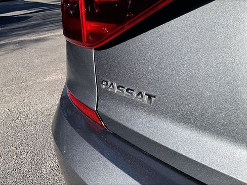 Used 2017 Volkswagen Passat 1.8T S image 10