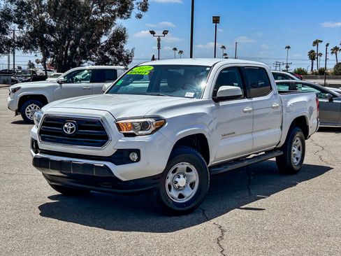 Used 2017 Toyota Tacoma SR5 RWD image 1