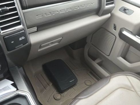 Used 2018 Ford F250 Limited w/ FX4 Off-Road Package image 5