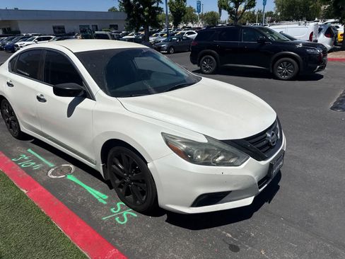 Used 2018 Nissan Altima 2.5 SR w/ SR Midnight Edition FWD image 3