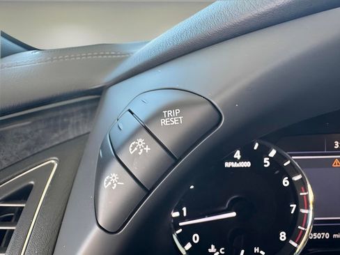 Used 2021 INFINITI QX80 Sensory w/ All-Season Package image 34