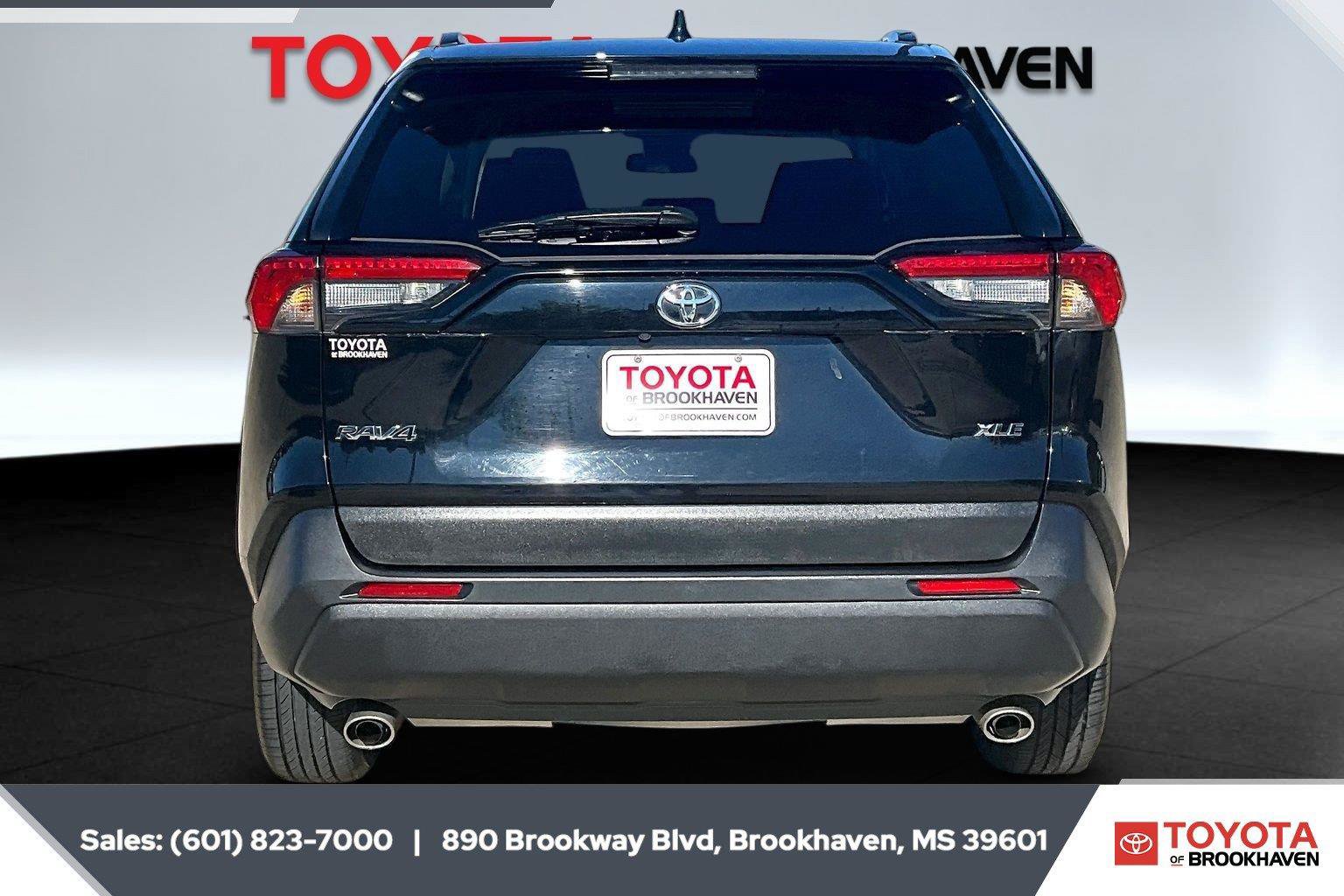 Used 2024 Toyota RAV4 XLE FWD image 4