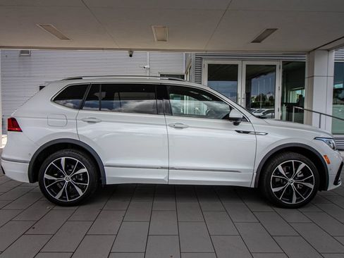Certified 2024 Volkswagen Tiguan SEL R-Line AWD/4WD image 3