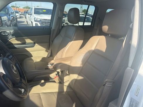 Used 2015 Jeep Patriot High Altitude FWD image 9