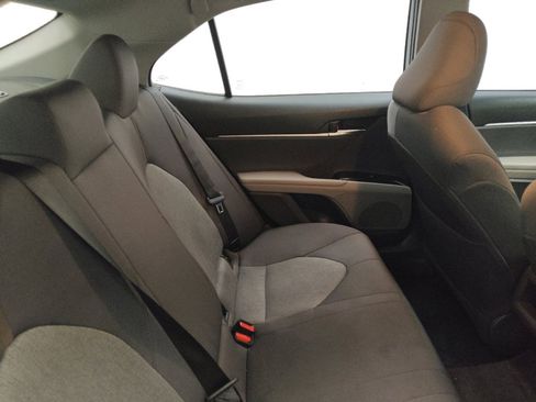 Used 2018 Toyota Camry FWD image 19