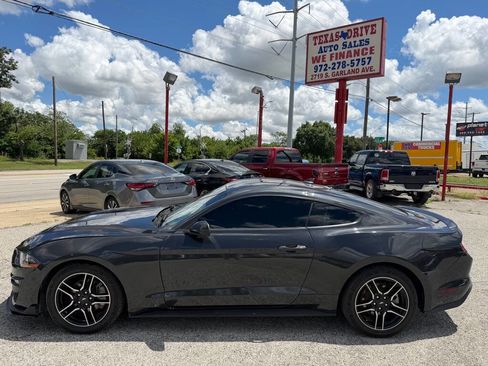 Used 2022 Ford Mustang Premium RWD image 4
