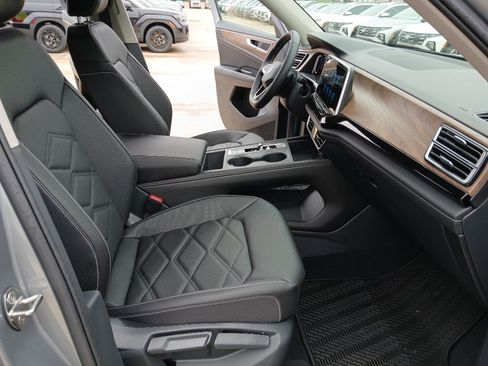 New 2026 Volkswagen Atlas SE FWD image 22