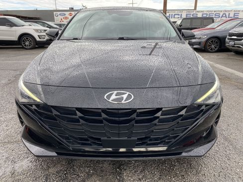 Used 2023 Hyundai Elantra SEL w/ Convenience Package FWD image 3