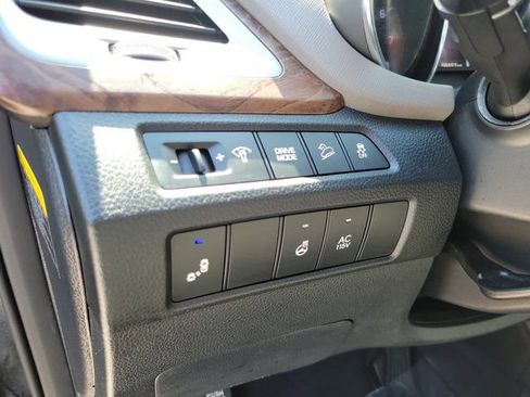 Used 2017 Hyundai Santa Fe SE w/ Ultimate Package FWD image 22