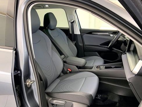 New 2026 Volkswagen Tiguan SE image 9