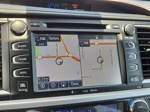 Used 2018 Toyota Highlander Limited FWD image 17
