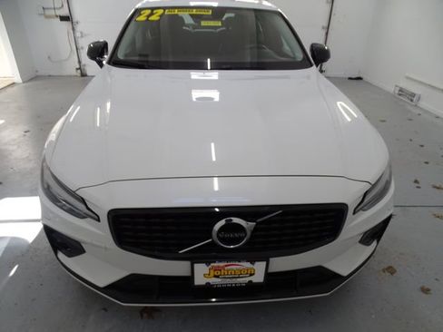 Used 2022 Volvo S60 B5 Inscription image 24