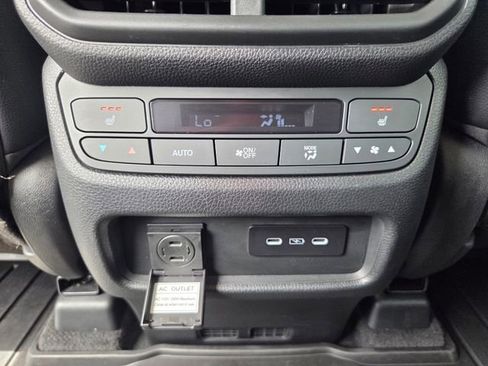 Used 2024 Honda Pilot Elite image 15