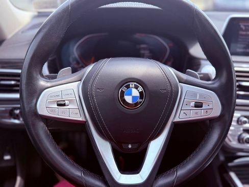 Used 2022 BMW 740i RWD image 12