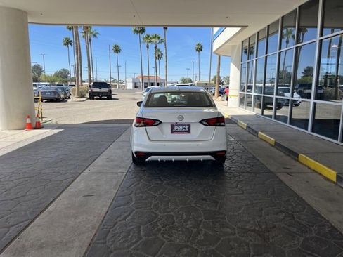 Used 2025 Nissan Versa SV image 8