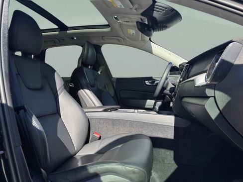 Used 2018 Volvo XC60 T5 Momentum w/ Protection Package Premier image 18