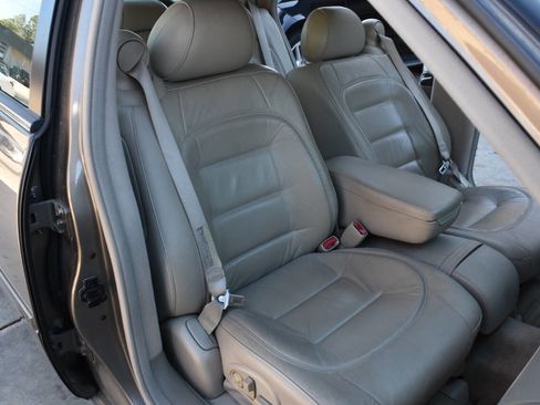 Used 2003 Cadillac De Ville w/ Comfort & Convenience Package image 46