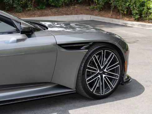 Used 2024 Aston Martin DB12 Coupe RWD image 19