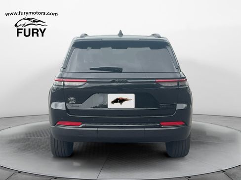 Used 2025 Jeep Grand Cherokee Limited w/ Black Appearance Package AWD/4WD image 4