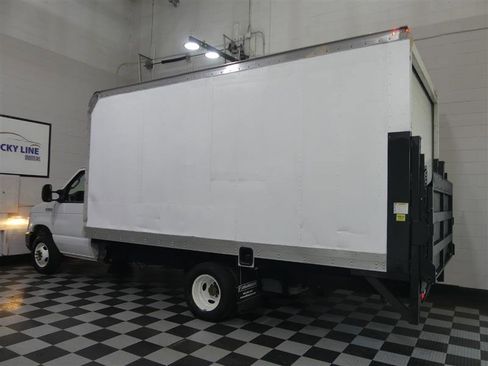 Used 2018 Ford E-350 and Econoline 350 Super Duty image 6