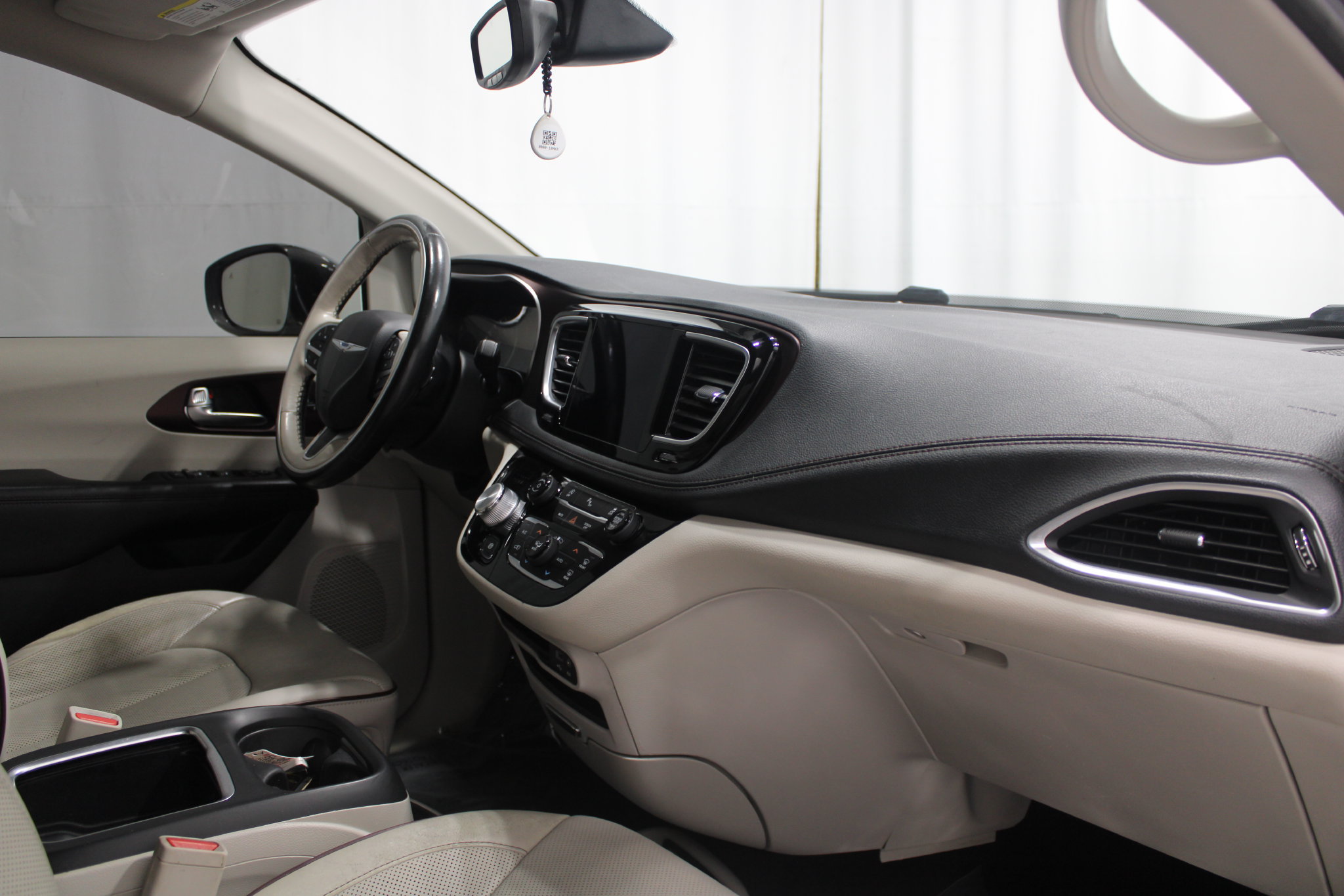 Used 2019 Chrysler Pacifica Limited FWD image 22