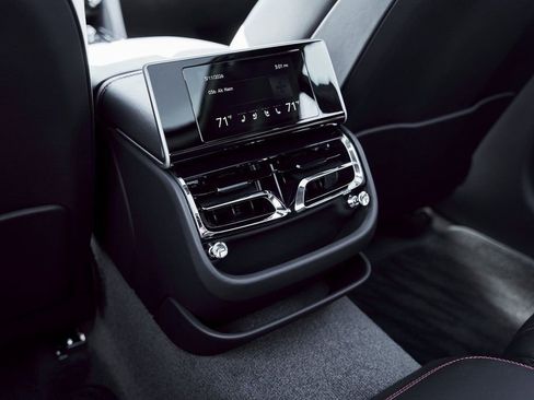 Used 2023 Bentley Flying Spur V8 image 54