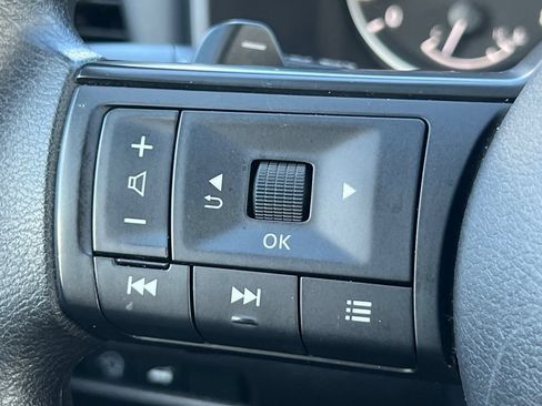 Used 2024 Nissan Rogue SV FWD image 10