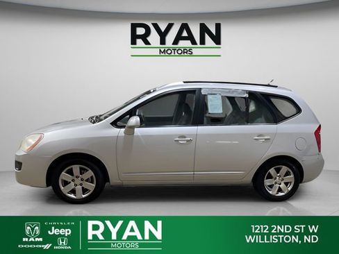 Used 2007 Kia Rondo LX w/ Convenience Pkg image 6