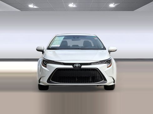 Used 2020 Toyota Corolla XLE image 5