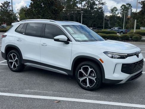 New 2025 Volkswagen Tiguan SE image 2