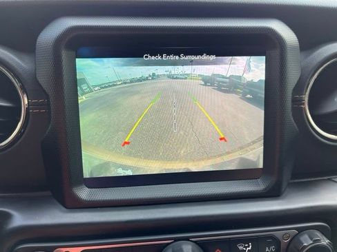 Used 2021 Jeep Wrangler Unlimited Sahara AWD/4WD image 16