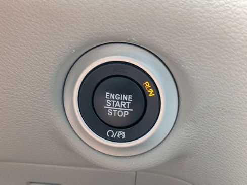 Used 2023 Chrysler Pacifica Touring-L FWD image 26