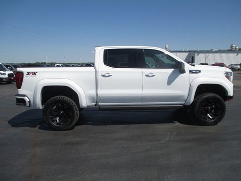 Used 2021 GMC Sierra 1500 AT4 w/ Technology Package AWD/4WD image 4
