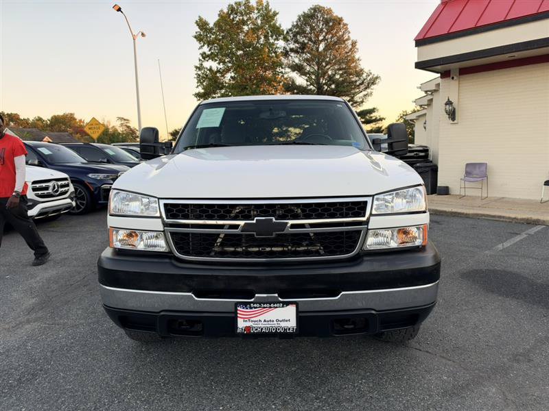 Used 2007 Chevrolet Silverado 2500 LT w/ Skid Plate Package AWD/4WD image 2