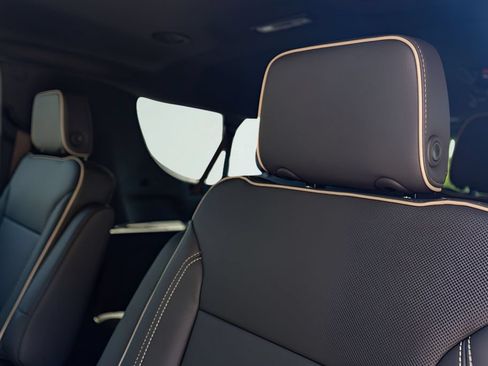 New 2026 GMC Yukon XL Elevation w/ LPO, Floor Liner Package RWD image 18
