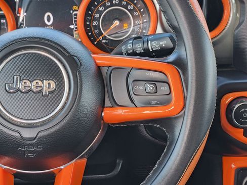 Used 2019 Jeep Wrangler Unlimited Sahara w/ Dual Top Group AWD/4WD image 27