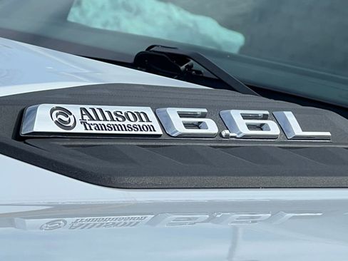 Used 2025 Chevrolet Silverado 2500 LT w/ Convenience Package image 2