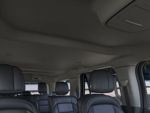 New 2026 Lincoln Navigator Premiere AWD/4WD image 23