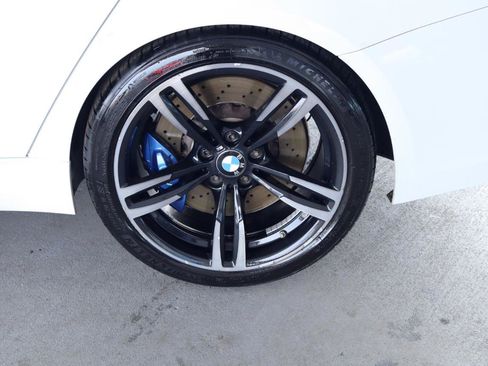 Used 2018 BMW M3 RWD image 11