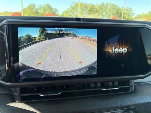 Used 2024 Jeep Wrangler Willys image 28