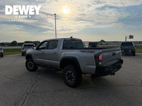 Used 2017 Toyota Tacoma TRD Off-Road w/ Tow Package (A/T) AWD/4WD image 10
