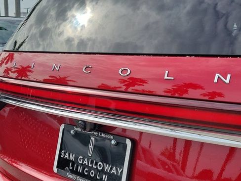 Certified 2020 Lincoln Aviator Reserve w/ Elements Package Plus AWD/4WD image 7