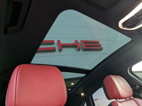 New 2026 Porsche Macan image 27